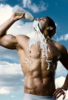 Может ли молоко стимулировать рост мышцы?